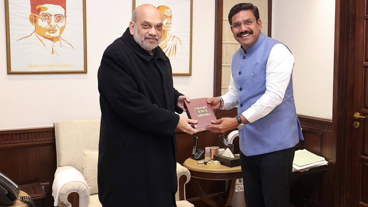 ಅಮಿತ್ ಶಾ ಭೇಟಿಯಾದ ವಿಜಯೇಂದ್ರ: ರಾಜ್ಯ ರಾಜಕೀಯದ ಬಗ್ಗೆ ಚರ್ಚೆ, ಭಿನ್ನಮತೀಯರ ಕಡಿವಾಣಕ್ಕೆ ಮನವಿ