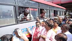 ಬಸ್ ದರ ಏರಿಕೆ ವಿರೋಧಿಸಿ ಬಿಜೆಪಿ ಪ್ರತಿಭಟನೆ: ನನ್ನ ಮುಟ್ಟಿದ್ರೆ ಹುಷಾರ್, ಪೊಲೀಸರ ವಿರುದ್ಧ ಅಶೋಕ್ ಕೆಂಡಾಮಂಡಲ; Video