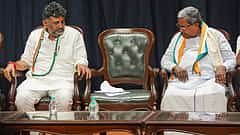 ಕುಸ್ತಿಗೆ ತೊಡೆ ತಟ್ಟಿದ ಸಿದ್ದು ಬೆಂಬಲಿಗರು; ಡಿ.ಕೆ.ಶಿ. ಗುಪ್ತ ಚದುರಂಗದಾಟ; ದಾಳ ಯಾರು? (ಸುದ್ದಿ ವಿಶ್ಲೇಷಣೆ)