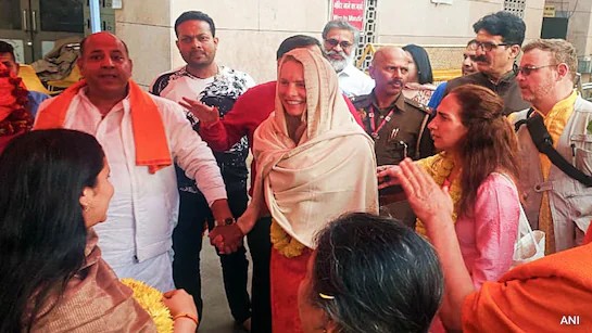 Mahakumbh 2025: ಕಾಶಿ ವಿಶ್ವನಾಥನಿಗೆ ಪ್ರಾರ್ಥನೆ ಸಲ್ಲಿಸಿದ Steve Jobs ಪತ್ನಿ Laurene Powell