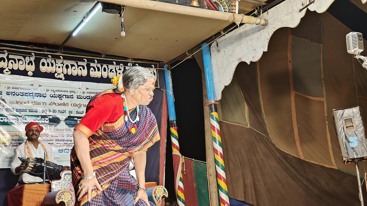 ಯಕ್ಷಗಾನದಲ್ಲಿ ಮಂಥರೆಯ ಪಾತ್ರದಲ್ಲಿ ಮಿಂಚಿದ ನಟಿ ಉಮಾಶ್ರೀ