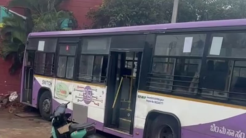 ಬ್ರೇಕ್ ಫೇಲ್: ಬೀಡಾ ಅಂಗಡಿಗೆ ಗುದ್ದಿದ BMTC ಬಸ್, ತಪ್ಪಿದ ದೊಡ್ಡ ಅನಾಹುತ