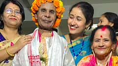 ಪ್ರೀತಿ ನೀನಿಲ್ಲದೇ ನಾನು ಹೇಗಿರಲಿ? ಮುಪ್ಪಿನಲ್ಲಿ ಹುಟ್ಟಿದ ಪ್ರೇಮಕ್ಕೆ ವಿವಾಹದ ಮುದ್ರೆ; ವೃದ್ಧಾಶ್ರಮದ ಮದುವೆಗೆ ಸಾವಿರಾರು ಮಂದಿ ಸಾಕ್ಷಿ!