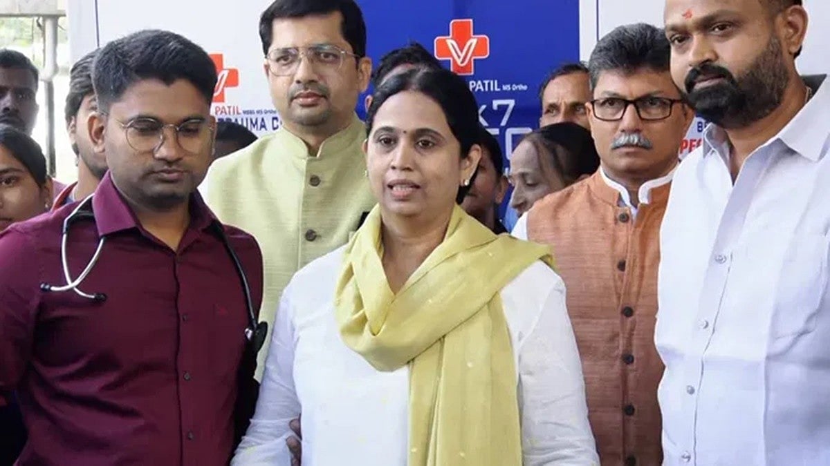 ಬೆಳಗಾವಿ: 13 ದಿನಗಳ ಚಿಕಿತ್ಸೆ ಬಳಿಕ ಆಸ್ಪತ್ರೆಯಿಂದ ಸಚಿವೆ ಲಕ್ಷ್ಮಿ ಹೆಬ್ಬಾಳ್ಕರ್ ಡಿಸ್ಚಾರ್ಜ್, ವೈದ್ಯರಿಗೆ ಭಾವನಾತ್ಮಕ ಪತ್ರ