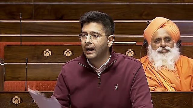 ನಂಬಿಕೆ ಹೆಸರಲ್ಲಿ ಲೂಟಿ: ಮಹಾಕುಂಭ ಮೇಳಕ್ಕೆ ಹೋಗುವ ವಿಮಾನಗಳ ದರ ದುಪ್ಪಟ್ಟು; AAP ಸಂಸದ ರಾಘವ್ ಚಡ್ಡಾ ಆಕ್ರೋಶ