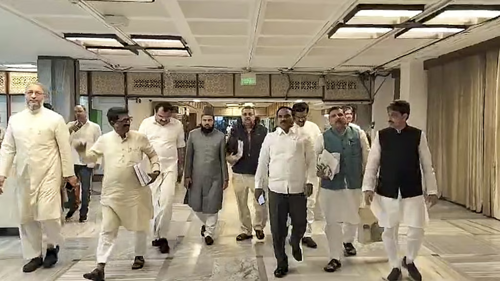 Waqf Bill: 'ಮುಸ್ಲಿಮರ ಮೂಲಭೂತ ಹಕ್ಕುಗಳ ಉಲ್ಲಂಘನೆ'; ವಿಪಕ್ಷ ನಾಯಕರಿಂದ ಭಿನ್ನಾಭಿಪ್ರಾಯ ಪತ್ರ ಸಲ್ಲಿಕೆ