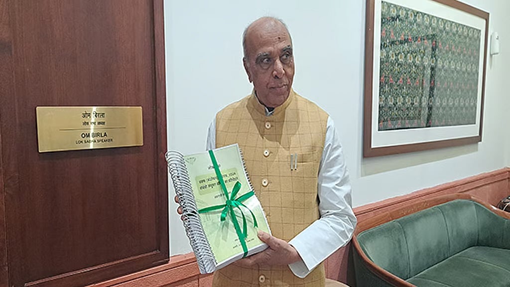 ವಕ್ಫ್ ತಿದ್ದುಪಡಿ ಮಸೂದೆ ಕುರಿತ ವರದಿಯನ್ನು ಲೋಕಸಭಾ ಸ್ಪೀಕರ್‌ಗೆ ಸಲ್ಲಿಸಿದ ಜೆಪಿಸಿ