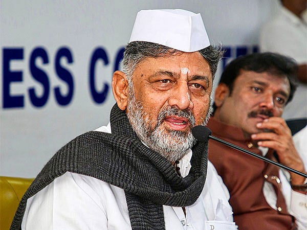 ಕಾಂಗ್ರೆಸ್ ನಾಯಕಿ ಪ್ರಿಯಾಂಕಾ ಗಾಂಧಿ ಭೇಟಿಯಾದ ಡಿ.ಕೆ ಶಿವಕುಮಾರ್; ಮುಖ್ಯಮಂತ್ರಿ ಬದಲಾವಣೆ ಊಹಾಪೋಹ ತೀವ್ರ