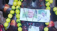 ಸಿಎಂ ವಿರುದ್ಧ ಹೋರಾಟಕ್ಕೆ ಶಕ್ತಿ ತುಂಬಲು ಪ್ರಾಣಿ ಬಲಿ: ಸ್ನೇಹಮಯಿ ಕೃಷ್ಣ ಫೋಟೋಗೆ ರಕ್ತಾಭಿಷೇಕ!