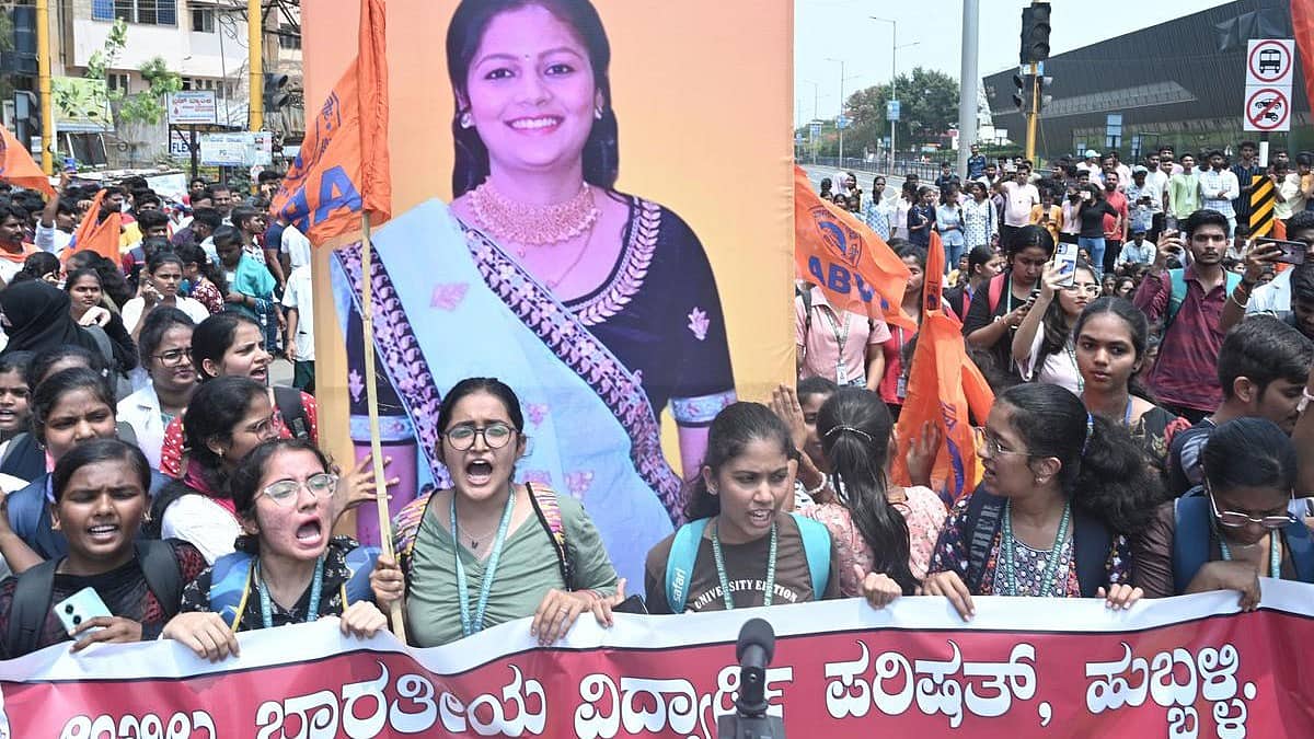 Neha Hiremath ಹತ್ಯೆ ಆರೋಪಿ ಫಯಾಜ್ ಕಾಲೇಜಿನಿಂದ ಅಮಾನತು; ಪ್ರಕರಣ CBIಗೆ ನೀಡುವಂತೆ ಮುತಾಲಿಕ್ ಆಗ್ರಹ!