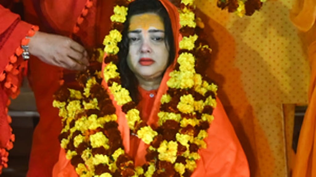 ನಾಗಾ ಸಾಧುಗಳ ಕಿನ್ನಾರ್ ಅಖಾಡ 'ಮಹಾಮಂಡಲೇಶ್ವರ' ಆಗಿ ಮುಂದುವರೆಯುತ್ತೇನೆ: ಮಮತಾ ಕುಲಕರ್ಣಿ