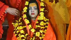 ಕಿನ್ನರ್ ಅಖಾಡ ಮುಖ್ಯಸ್ಥರಾಗಿ ಮಮತಾ ಕುಲಕರ್ಣಿ ಪಟ್ಟಾಭಿಷೇಕ! ಭುಗಿಲೆದ್ದ ವಿವಾದ