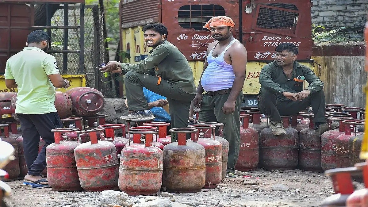 ವಾಣಿಜ್ಯ ಬಳಕೆ ಸಿಲಿಂಡರ್ ಬೆಲೆ ಇಳಿಕೆ: ಪರಿಷ್ಕೃತ ದರ ಇಂದಿನಿಂದಲೇ ಜಾರಿ