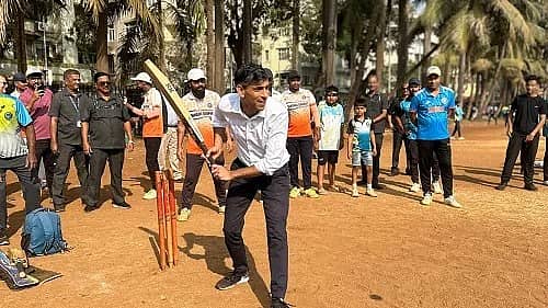 ಮುಂಬೈನಲ್ಲಿ ಟೆನಿಸ್ ಬಾಲ್ ಕ್ರಿಕೆಟ್ ಆಡಿದ UK ಮಾಜಿ ಪ್ರಧಾನಿ ಸುನಕ್!