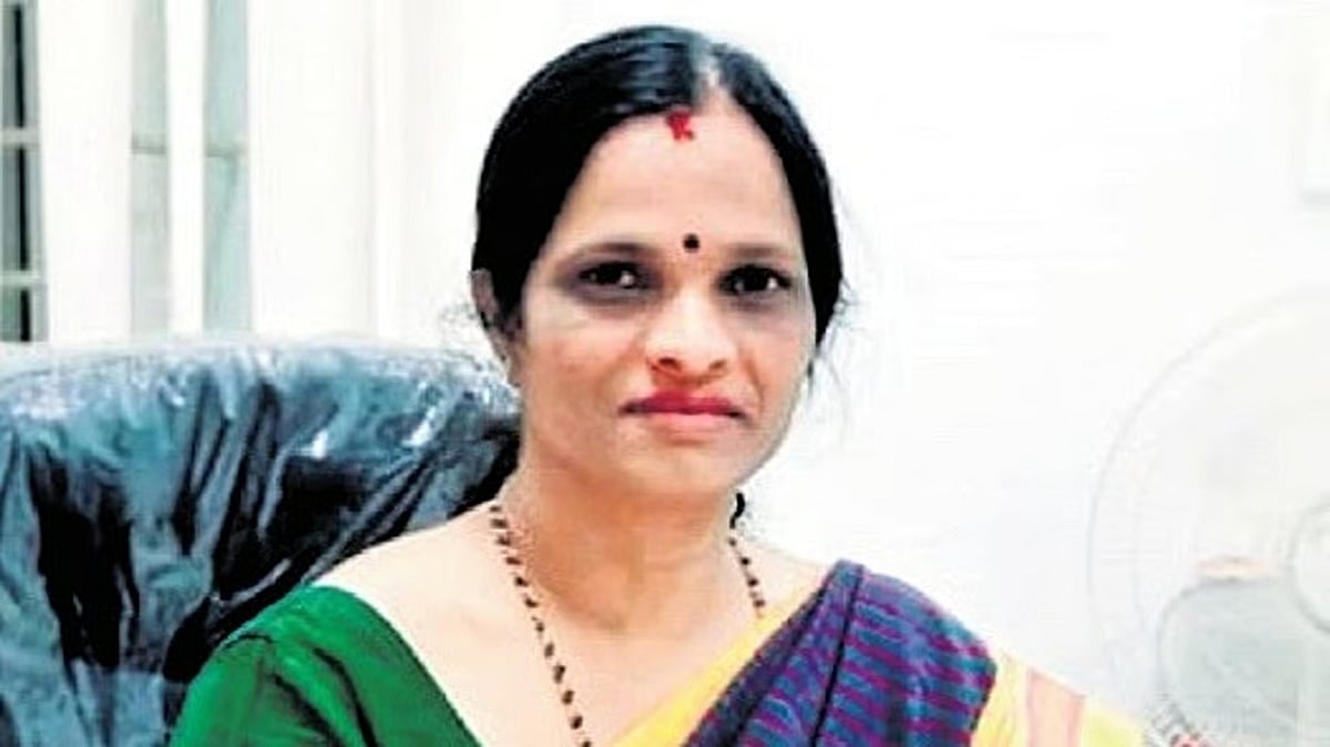 NAAC ಗ್ರೇಡ್ ಕೊಡಲು ಲಂಚಕ್ಕೆ ಬೇಡಿಕೆ ಆರೋಪ: ದಾವಣಗೆರೆ ವಿವಿ ಪ್ರಾಧ್ಯಾಪಕಿ ಪ್ರೊ. ಗಾಯತ್ರಿ ದೇವರಾಜ್ ಬಂಧನ