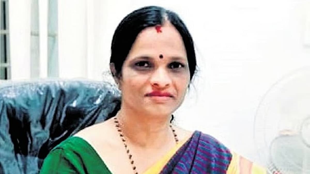 NAAC ಗ್ರೇಡ್ ಕೊಡಲು ಲಂಚಕ್ಕೆ ಬೇಡಿಕೆ ಆರೋಪ: ದಾವಣಗೆರೆ ವಿವಿ ಪ್ರಾಧ್ಯಾಪಕಿ ಪ್ರೊ. ಗಾಯತ್ರಿ ದೇವರಾಜ್ ಬಂಧನ