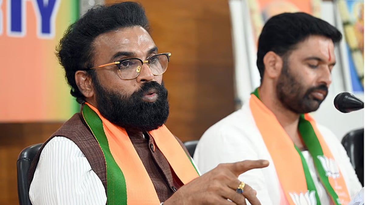 2028 ರ ವಿಧಾನಸಭೆ ಚುನಾವಣೆ: 'ಸೇಫ್' ಕ್ಷೇತ್ರಕ್ಕೆ ಈಗಿನಿಂದಲೇ ಸಿದ್ಧತೆ; ಕೂಡ್ಲಿಗಿಯತ್ತ ಶ್ರೀರಾಮುಲು ಚಿತ್ತ!