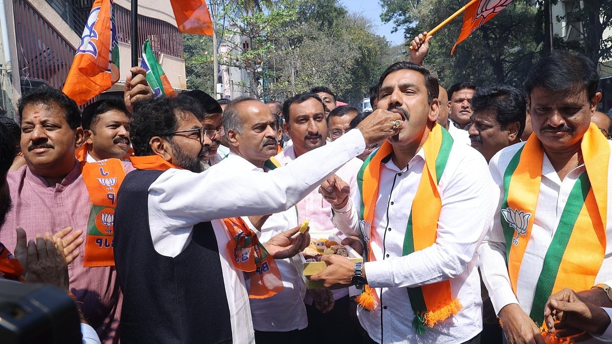ದೆಹಲಿ ಚುನಾವಣೆ ಗೆಲುವು: BJP ಕಛೇರಿಯಲ್ಲಿ ಸಂಭ್ರಮಾಚರಣೆ; ಕೇಜ್ರಿವಾಲ್ ಮುಖವಾಡ ಕಳಚಿದೆ ಎಂದ ವಿಜಯೇಂದ್ರ