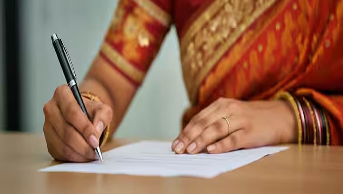 Stamp paper ಮೇಲೆ ಸಹಿ ಹಾಕಿ ವ್ಯಕ್ತಿಗೆ ತನ್ನ ಅಧಿಕಾರ-ಹಕ್ಕು ಹಸ್ತಾಂತರ ಮಾಡಿದ ಸರಪಂಚ್ ಸದಸ್ಯೆ!