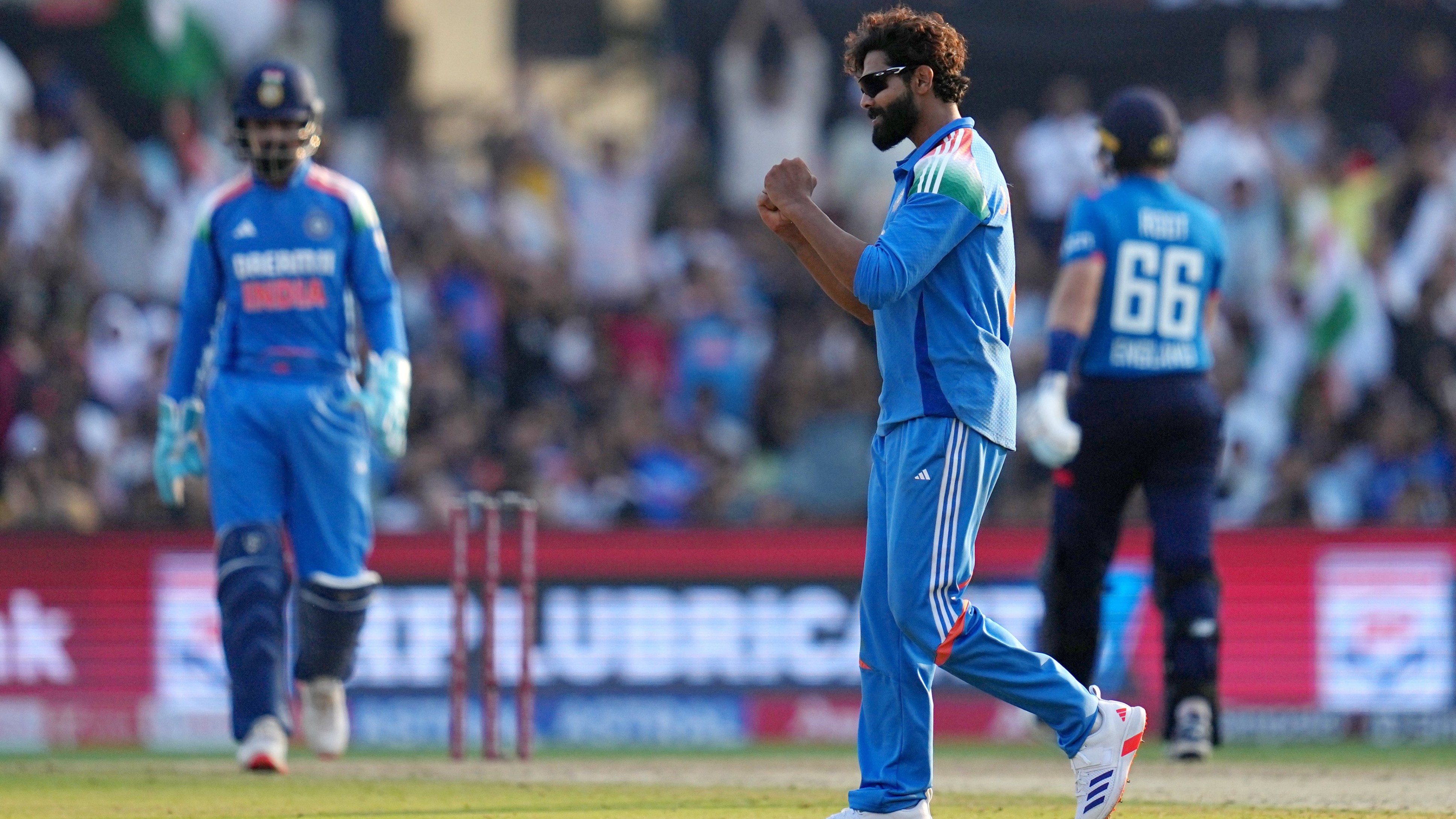 2nd ODI: 304 ರನ್ ಗೆ ಇಂಗ್ಲೆಂಡ್ ಆಲೌಟ್, ಭಾರತಕ್ಕೆ ಬೃಹತ್ ಗುರಿ!