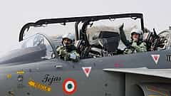 Aero India: ತೇಜಸ್ನಲ್ಲಿ ಹಾರಾಟ ನಡೆಸಿದ ಏರ್ ಚೀಫ್ ಮಾರ್ಷಲ್ AP ಸಿಂಗ್, ಸೇನಾ ಮುಖ್ಯಸ್ಥ ದ್ವಿವೇದಿ!