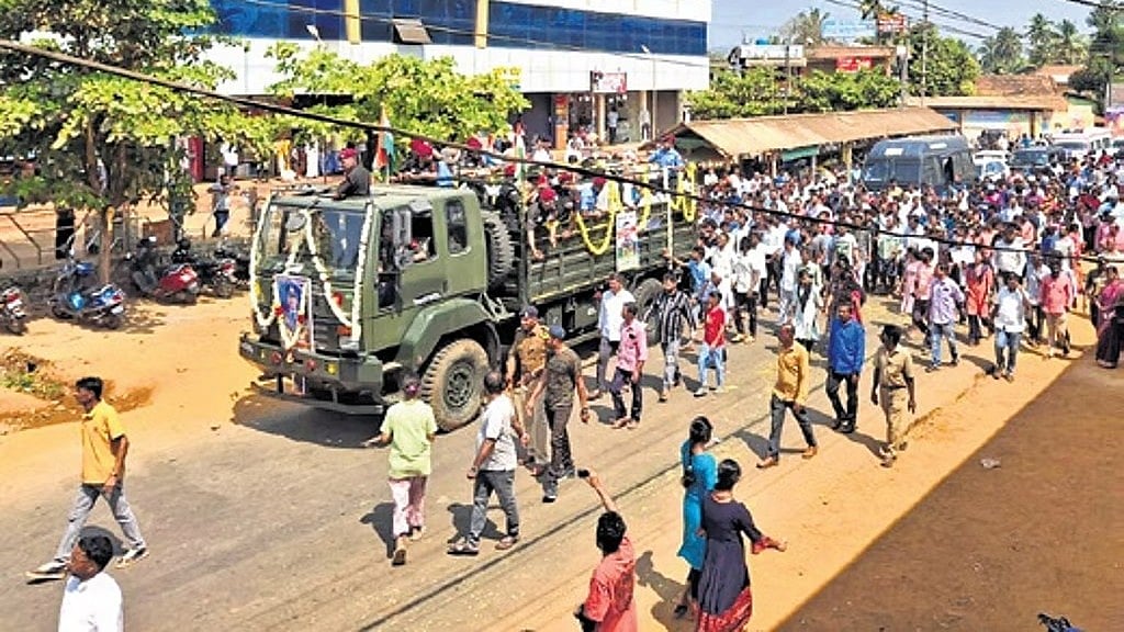 ಶಿವಮೊಗ್ಗ: ತರಬೇತಿ ವೇಳೆ ಹುತಾತ್ಮನಾದ ಯೋಧ ಮಂಜುನಾಥ್ ಅಂತ್ಯಕ್ರಿಯೆ