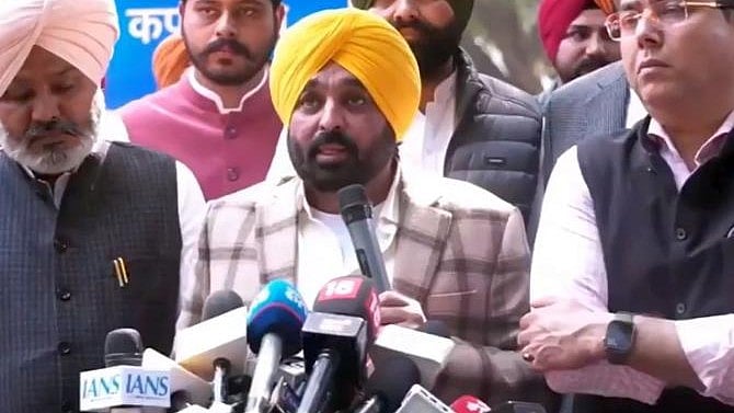 ಪಂಜಾಬ್ AAP ಶಾಸಕರು ಕಾಂಗ್ರೆಸ್ ಸಂಪರ್ಕದಲ್ಲಿ: ವಿಪಕ್ಷ ನಾಯಕ ಬಾಜ್ವಾಗೆ ಸಿಎಂ ಮಾನ್ ತಿರುಗೇಟು
