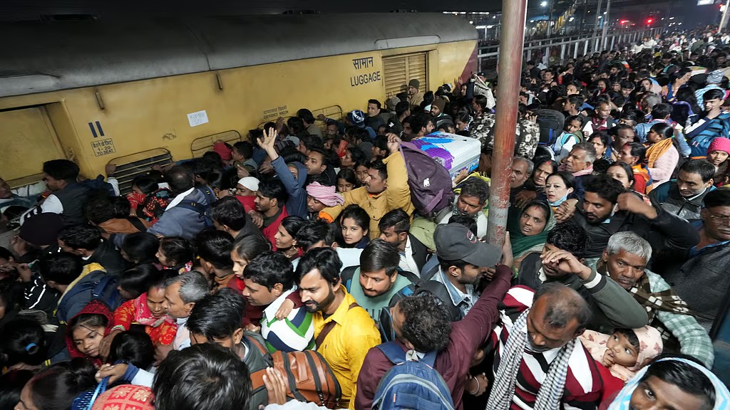 ಮತ್ತೊಂದು ಕಾಲ್ತುಳಿತ: ಮಹಾಕುಂಭಮೇಳ ರೈಲು ವಿಳಂಬ, Delhi Railway Station ನಲ್ಲಿ 18 ಮಂದಿ ಸಾವು