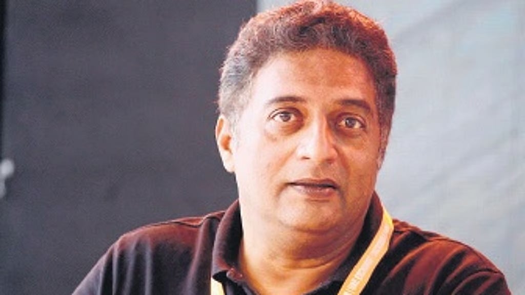 ಧಾರ್ಮಿಕ ಆಚರಣೆಗಳಲ್ಲಿ ರಾಜಕೀಯ ಬೆರೆಸುವುದರಿಂದ ಹಿಂದೂ ಆಗುವುದಿಲ್ಲ: ನಟ ಪ್ರಕಾಶ್ ರಾಜ್