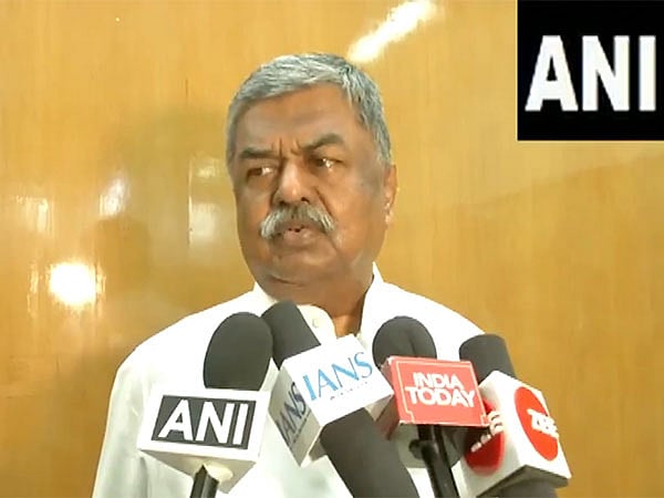 'ಮಲೈ' ತಿನ್ನಲು ಕಾಂಗ್ರೆಸ್‌ನಿಂದ ಓಡಿಹೋದರು...': ರಾಹುಲ್ ಗಾಂಧಿಯನ್ನು ಟೀಕಿಸಿದ ಕಿರಣ್ ರಿಜಿಜು ವಿರುದ್ಧ ಹರಿಪ್ರಸಾದ್ ವಾಗ್ದಾಳಿ