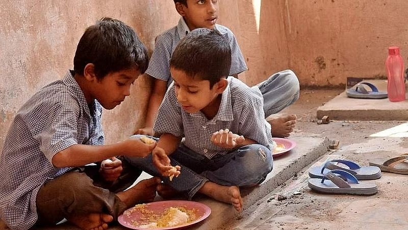 ಆರೋಗ್ಯಕ್ಕೆ ಹಾನಿಕಾರಕ ಅಂಶ ಪತ್ತೆ: ಶಾಲಾ ಮಕ್ಕಳಿಗೆ ಚಿಕ್ಕಿ ವಿತರಣೆ ಬಂದ್; ರಾಜ್ಯ ಸರ್ಕಾರ ಆದೇಶ