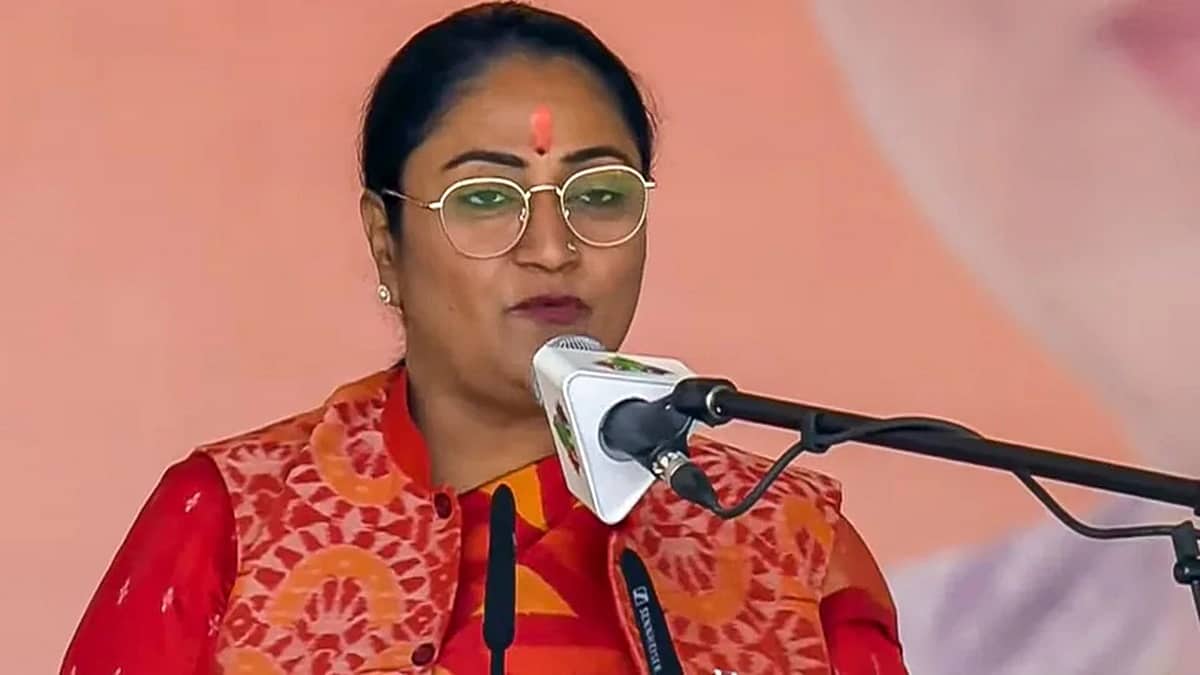 ಅಧಿಕಾರ ವಹಿಸಿಕೊಳ್ಳುತ್ತಿದ್ದಂತೆಯೇ ದೆಹಲಿ ನೂತನ ಸಿಎಂ ರೇಖಾ ವಿವಾದಕ್ಕೆ ಗುರಿ!