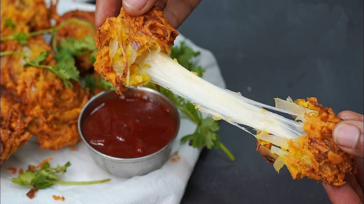 ಈರುಳ್ಳಿ ಚೀಸ್ ಪಕೋಡಾ- Onion Cheese Pakora recipe in Kannada