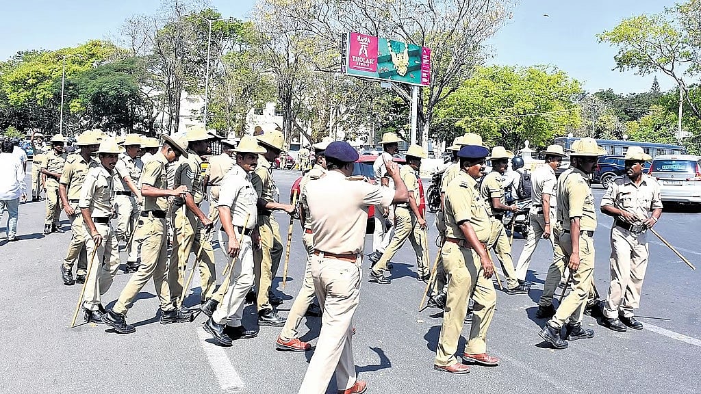 ಬಸ್ ಕಂಡಕ್ಟರ್ ಮೇಲೆ ಹಲ್ಲೆ: ಗಡಿಯಲ್ಲಿ ಉದ್ವಿಗ್ನ ಸ್ಥಿತಿ; ಮಹಾರಾಷ್ಟ್ರ ಸರ್ಕಾರದ ಜೊತೆ ಮಾತುಕತೆಗೆ ರಾಜ್ಯ ಮುಂದು