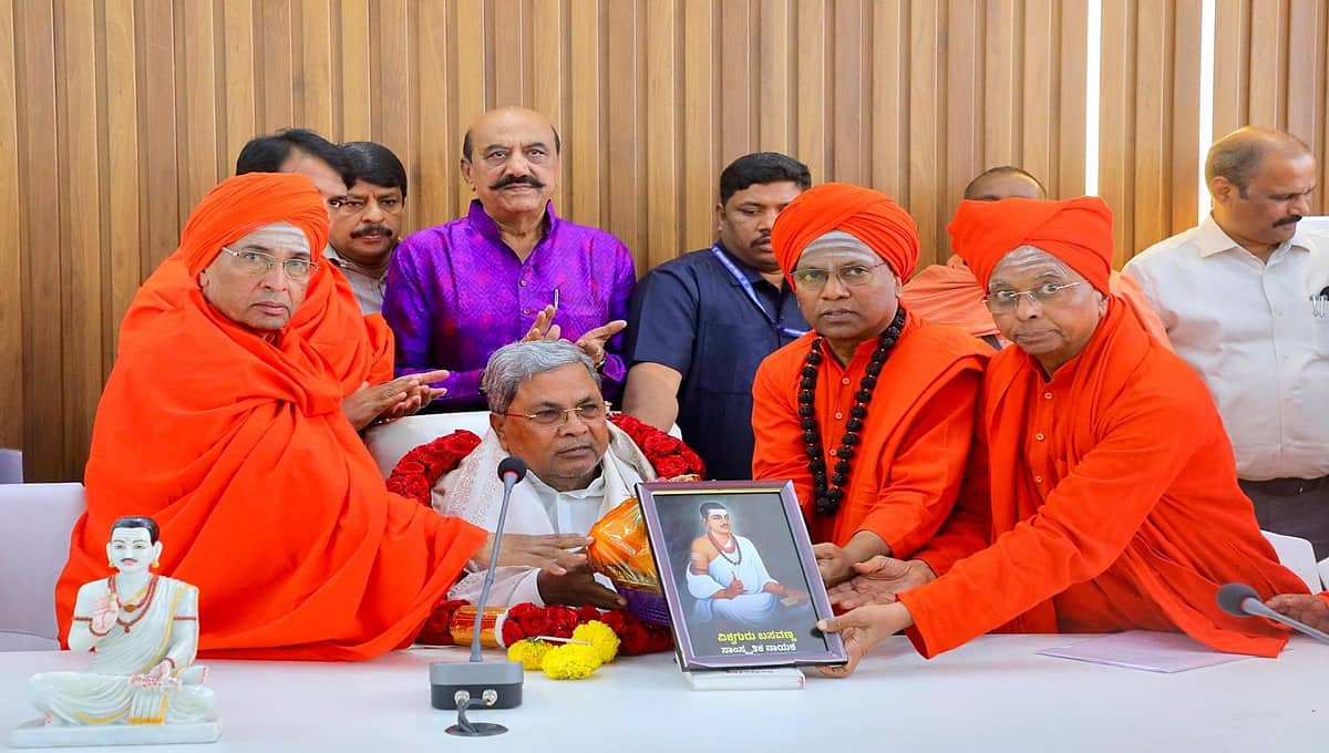 ಕೆಂಪೇಗೌಡ ಅಂತರಾಷ್ಟ್ರೀಯ ವಿಮಾನ ನಿಲ್ದಾಣದಲ್ಲಿ ಬಸವಣ್ಣ ಪ್ರತಿಮೆ ಸ್ಥಾಪಿಸಲು ಸಿಎಂಗೆ ಲಿಂಗಾಯತ ಶ್ರೀಗಳ ಮನವಿ