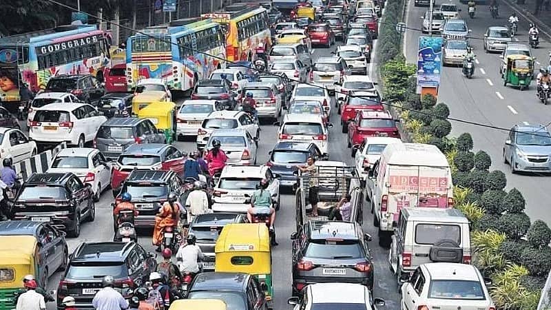 Bengaluru Traffic ಸಮಸ್ಯೆಗೆ ಬ್ರೇಕ್ ಹಾಕಲು ಪಂಚಸೂತ್ರ: ಡೇನಲ್ಲಿ ಖಾಸಗಿ‌ ಬಸ್​ಗಳಿಗೆ ನಿರ್ಬಂಧ, ಫ್ಲೈಓವರ್‌ನಲ್ಲಿ ಬೈಕ್‌ ಸಂಚಾರ ನಿಷೇಧ!