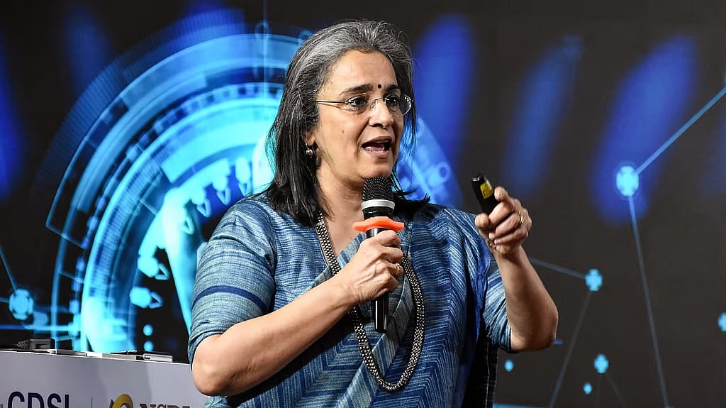 ಷೇರು ಮಾರುಕಟ್ಟೆ ವಂಚನೆ ಆರೋಪ: SEBI ಮಾಜಿ ಮುಖ್ಯಸ್ಥೆ ಮಾಧವಿ ಸೇರಿ ಆರು ಮಂದಿ ವಿರುದ್ಧ FIR ದಾಖಲಿಸಲು ಕೋರ್ಟ್ ಆದೇಶ