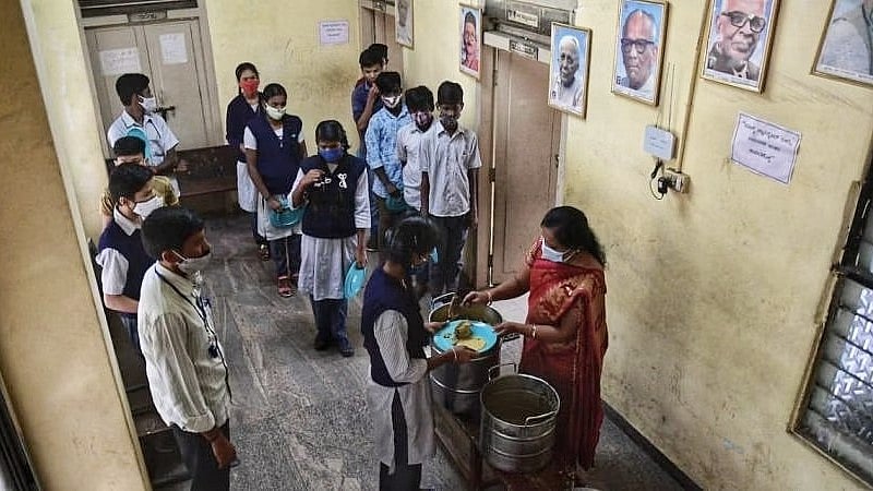 ರಾಜ್ಯ ಬಜೆಟ್ 2025: ಅತಿಥಿ ಶಿಕ್ಷಕರು, ಬಿಸಿಯೂಟ ಕಾರ್ಯಕರ್ತೆಯರಿಗೆ ಸಿಎಂ ಸಿಹಿ ಸುದ್ದಿ!