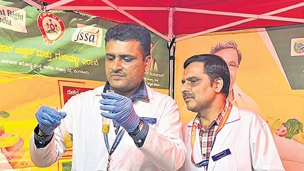 IPL 2025: ಆಹಾರ ಸುರಕ್ಷತೆಗೆ ಹೆಚ್ಚಿನ ಆದ್ಯತೆ, ಚಿನ್ನಸ್ವಾಮಿ ಕ್ರೀಡಾಂಗಣದ ಮಳಿಗೆಗಳಲ್ಲಿ FDA ತಪಾಸಣೆ