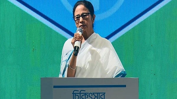 ''TMC ಮುಸ್ಲಿಂ ಶಾಸಕರ ಹೊರದಬ್ಬುತ್ತೇವೆ...": Suvendu ಹೇಳಿಕೆಗೆ ಮಮತಾ ಬ್ಯಾನರ್ಜಿ ಆಕ್ರೋಶ; 'ನಕಲಿ ಹಿಂದೂ ಧರ್ಮ' ಅಳವಡಿಕೆ ಬೇಡ..