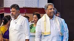 ಜಿದ್ದಿಗೆ ಬಿದ್ದ ಸಿದ್ದು-ಡಿಕೆಶಿ: ಕಾಂಗ್ರೆಸ್ ನಾಯಕರಲ್ಲಿ ಮೂಡದ ಒಮ್ಮತ; ಅಪೆಕ್ಸ್ ಬ್ಯಾಂಕ್ ಚುನಾವಣೆ ಮುಂದೂಡಿಕೆ!