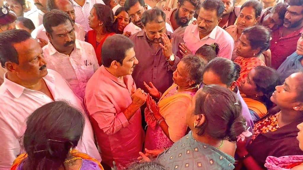 ಕುಡಿಯುವ ನೀರು ಹಿಡಿಯಲು ಹೋದ ಮಹಿಳೆ ವಿದ್ಯುತ್ ಪ್ರವಹಿಸಿ ಸಾವು: 5 ಲಕ್ಷ ರೂ ಪರಿಹಾರ ವಿತರಿಸಿದ ಸಚಿವ ಜಮೀರ್