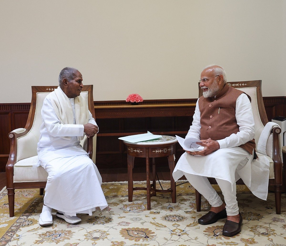 ಸಂಗೀತ ಮಾಂತ್ರಿಕ ಇಳಯರಾಜ ಭೇಟಿಯಾದ ಪ್ರಧಾನಿ ಮೋದಿ!