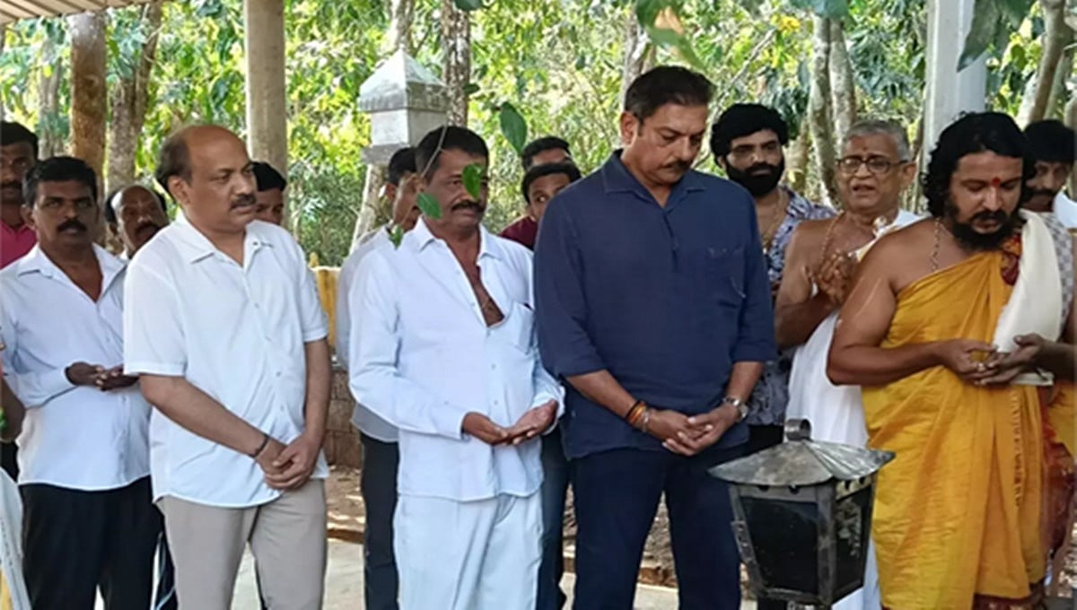 ಉಡುಪಿ: ಕರ್ವಾಲು ವಿಷ್ಣು ಮೂರ್ತಿ ದೇವಾಲಯಕ್ಕೆ ರವಿಶಾಸ್ತ್ರಿ ಭೇಟಿ, ವಿಶೇಷ ಪೂಜೆ!