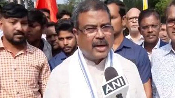 Bihar: ಡಾಕ್ಟರ್ ಆಗಬೇಕೆಂಬ ವಿದ್ಯಾರ್ಥಿನಿ ಕನಸು ನನಸಾಗಿಸಲು ಕೇಂದ್ರ ಶಿಕ್ಷಣ ಸಚಿವ Dharmendra Pradhan ನೆರವು