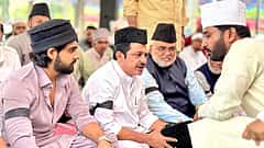 Waqf bill ವಿರೋಧಿಸಿ ಕರ್ನಾಟಕದ ಸಚಿವರಿಂದ ಕಪ್ಪು ಪಟ್ಟಿ ಧರಿಸಿ ನಮಾಜ್, ಪ್ರತಿಭಟನೆ!