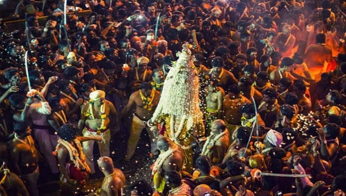 ಐತಿಹಾಸಿಕ ಬೆಂಗಳೂರು ಕರಗ: ಇಂದು, ನಾಳೆ ಈ ಮಾರ್ಗದಲ್ಲಿ ಸಂಚಾರ, ಪಾರ್ಕಿಂಗ್ ನಿರ್ಬಂಧ; ಪರ್ಯಾಯ ಮಾರ್ಗ ಹೀಗಿದೆ...