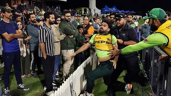 Video: NZ ವಿರುದ್ಧ Pak ಸರಣಿ ಸೋಲು; ಟೀಕಿಸಿದ ಅಭಿಮಾನಿ ಮೇಲೆ ಪಾಕ್ ಕ್ರಿಕೆಟಿಗ Khushdil Shah ಹಲ್ಲೆ ಯತ್ನ, PCB ಹೇಳಿದ್ದೇನು?