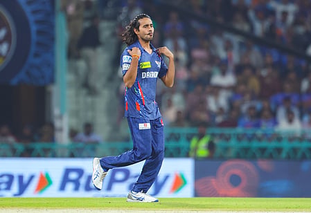 IPL ಬಳಿಕ DPL ನಲ್ಲೂ ಸಂಕಷ್ಟಕ್ಕೆ ಸಿಲುಕಿದ ದಿಗ್ವೇಶ್ ರಾಠಿ; ಎದುರಾಳಿ ಬ್ಯಾಟ್ಸ್‌ಮನ್ ಜೊತೆ ಮಾತಿನ ಚಕಮಕಿ