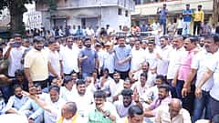 ಪಕ್ಷದ ಕಾರ್ಯಕರ್ತ ವಿನಯ್ ಸೋಮಯ್ಯ ಸಾವು ಖಂಡಿಸಿ ಕುಶಾಲನಗರದಲ್ಲಿ ಬಿಜೆಪಿ ಪ್ರತಿಭಟನೆ